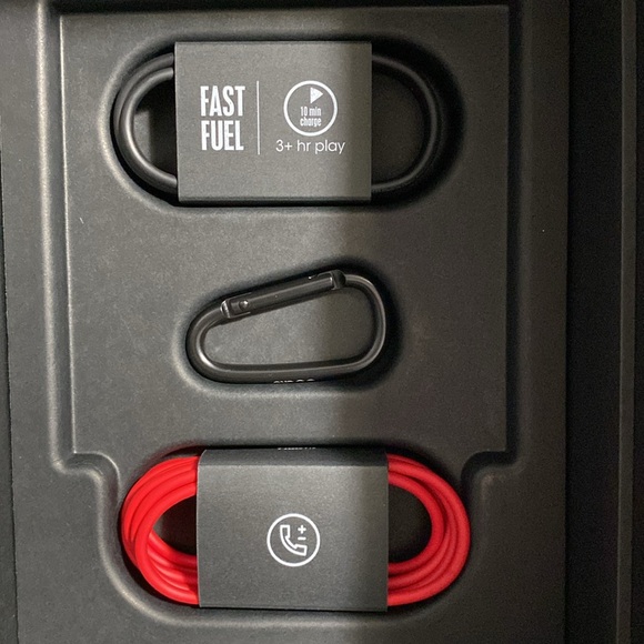 Beats Studio3 Over-Ear Noise Cancelling Bluetooth Headphones w/case - Black/Red - Picture 7 of 7